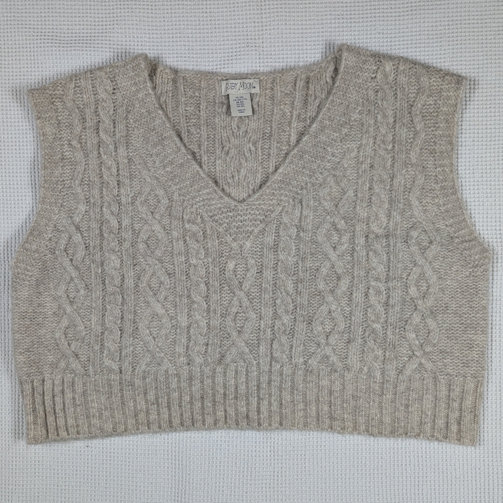 Ruby Moon Y2K Neutral Cropped Wheat V-Neck Cable Knit Sweater Vest